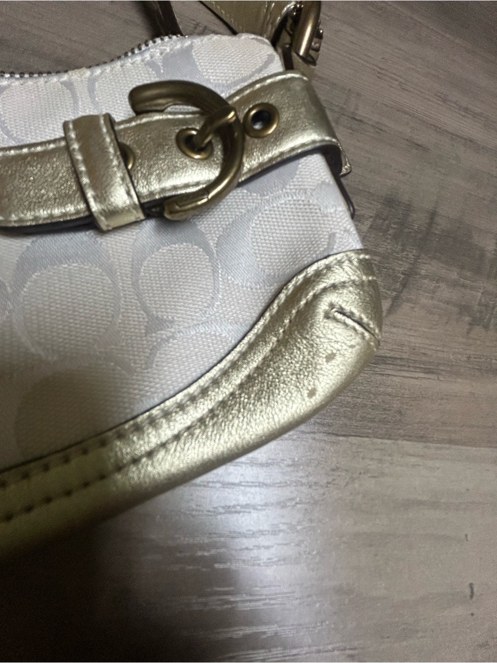 Coach Signature Ivory/Gold Metallic Leather Wristlet - Picture 4 of 8